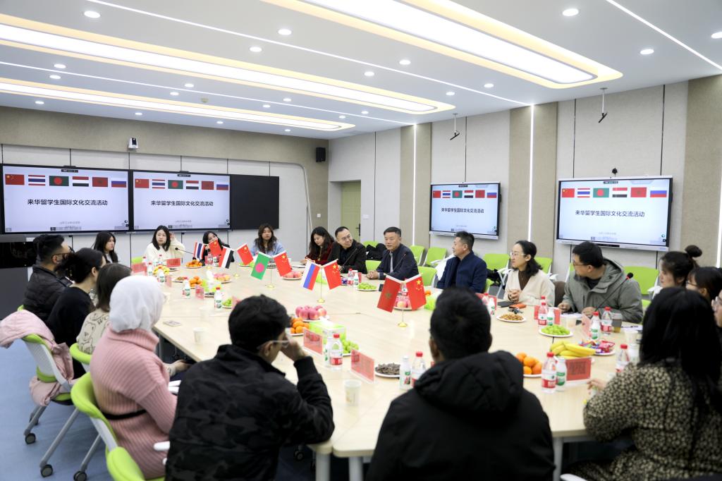 泰国学生来校交流.jpg